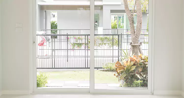 Balcony Screen Door Repair in Dunedin, FL