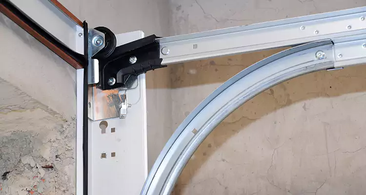 Maintain Liftmaster Garage Door Off Track in Dunedin, FL